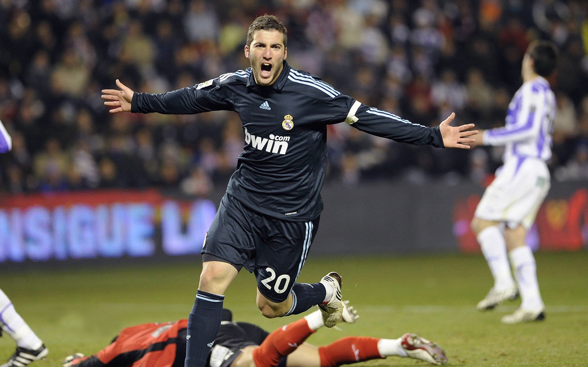 “安赫尔·巴尔博萨的突破与配合意识,成为阿根廷美洲狮队的进攻亮点”